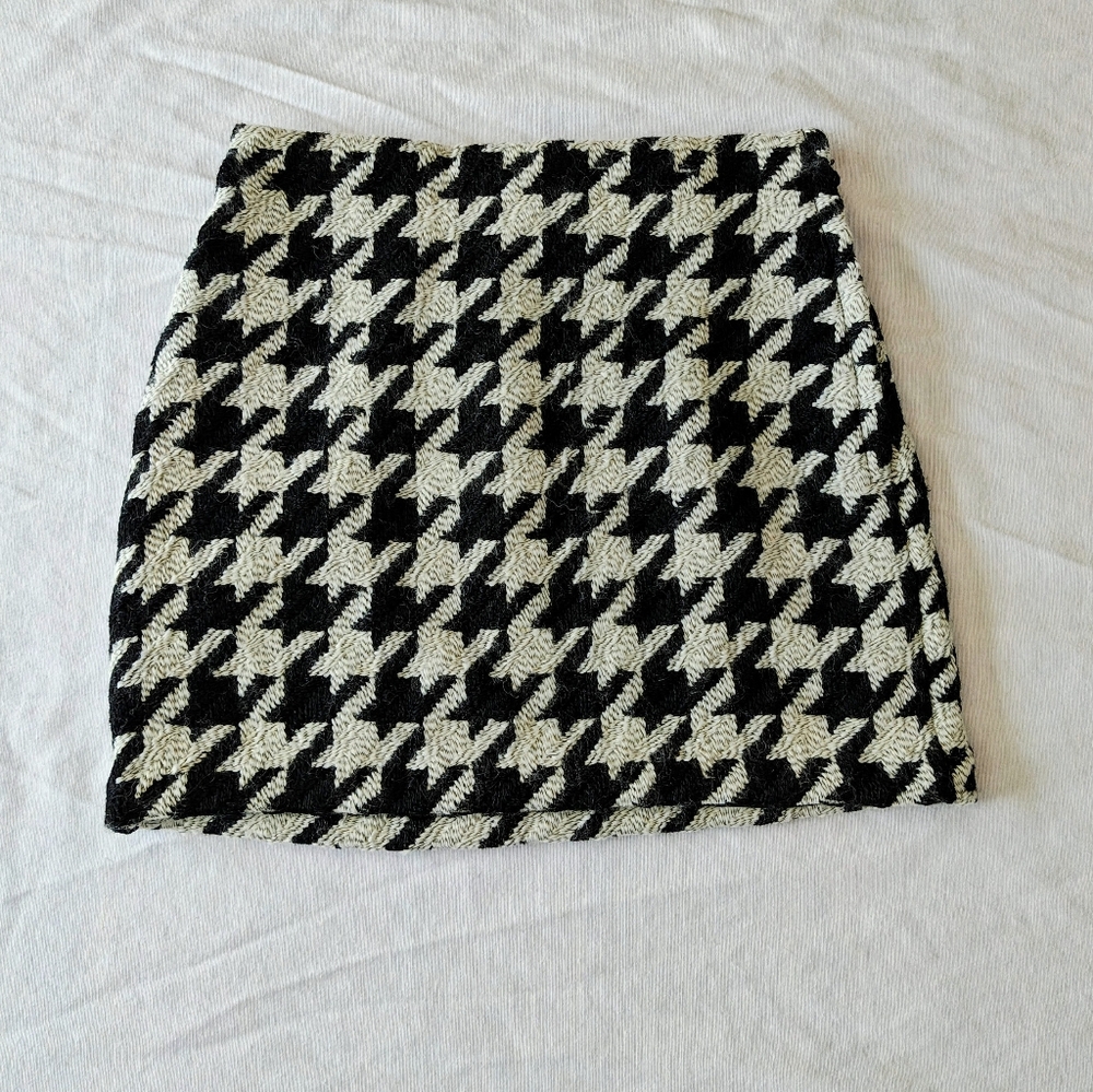 BNWT Wool Black & White Houndstooth Mini Skirt by H&M